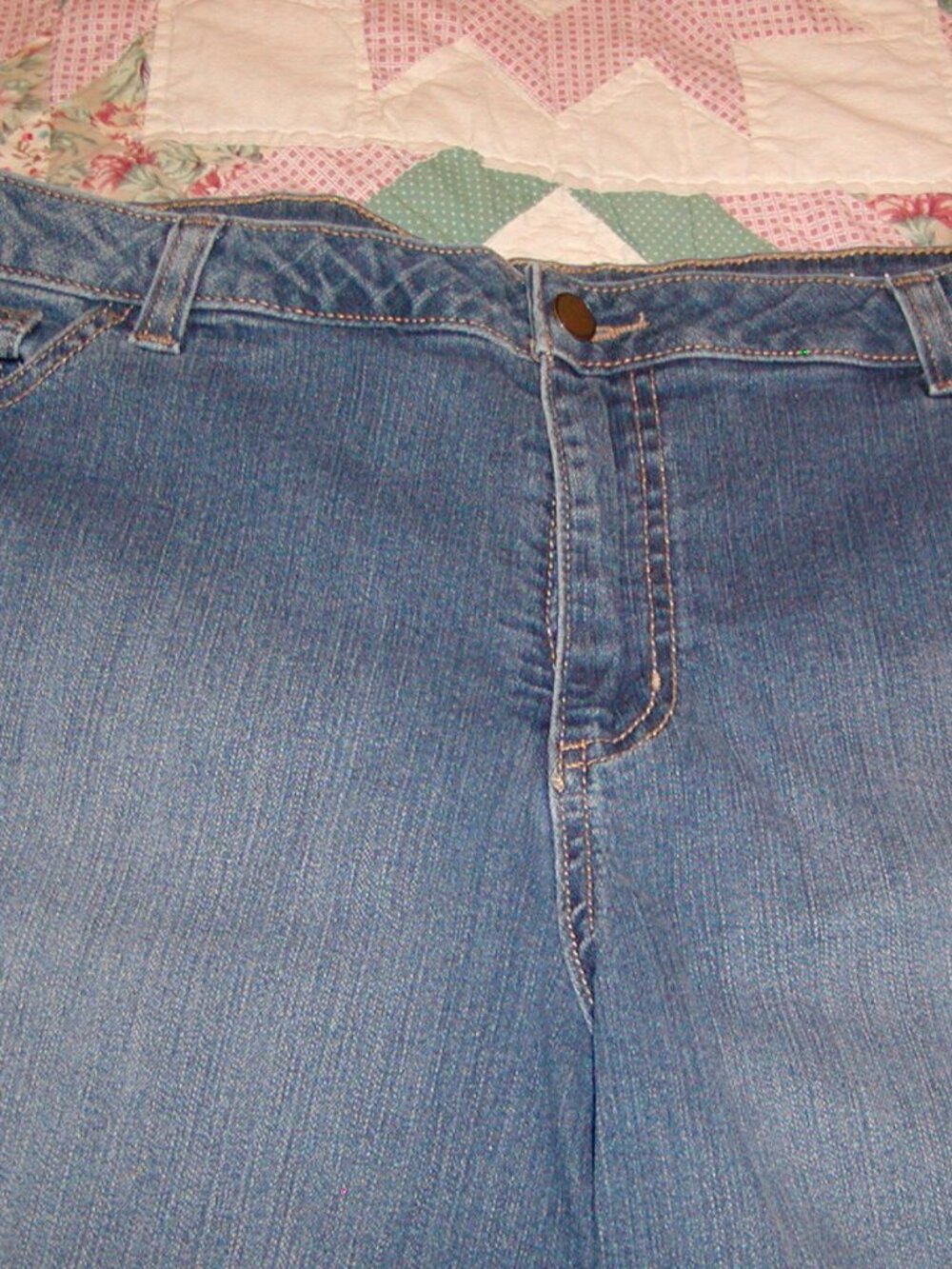 Shorts - Picture 2 of 5